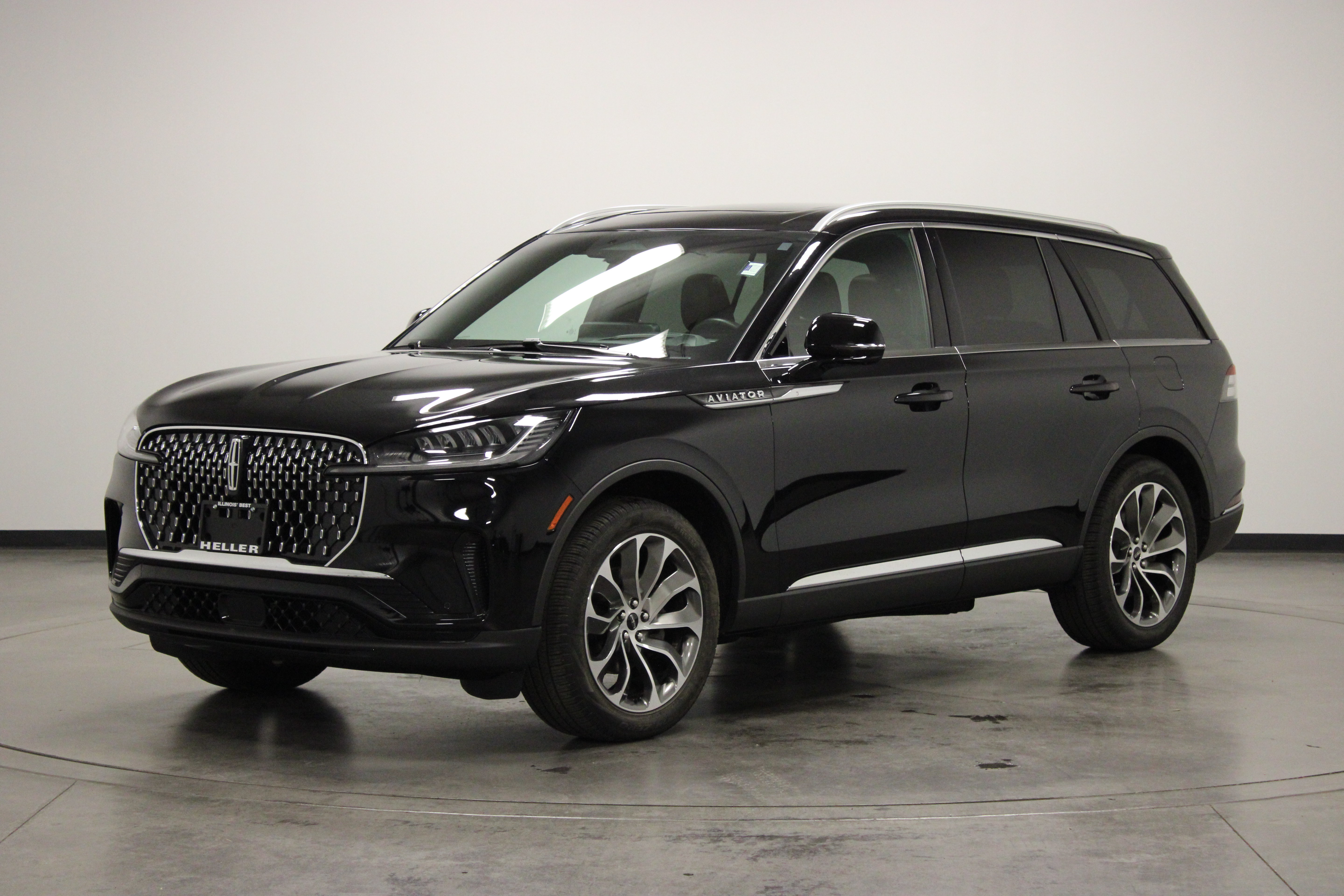 Used 2025 Lincoln Aviator Reserve AWD/4WD image 4