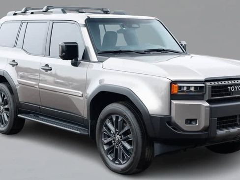 Used 2025 Toyota Land Cruiser image 3