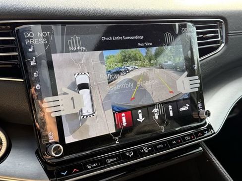 New 2025 Jeep Wagoneer L Series II AWD/4WD image 24