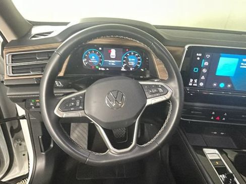 Used 2024 Volkswagen Atlas SE AWD/4WD image 14