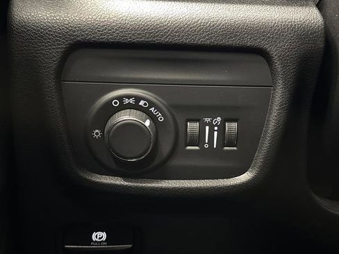 Used 2023 Jeep Grand Cherokee Laredo w/ Luxury Tech Group I image 23