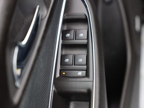 Used 2019 Chevrolet Cruze LT w/ Sun And Sound Package FWD image 12
