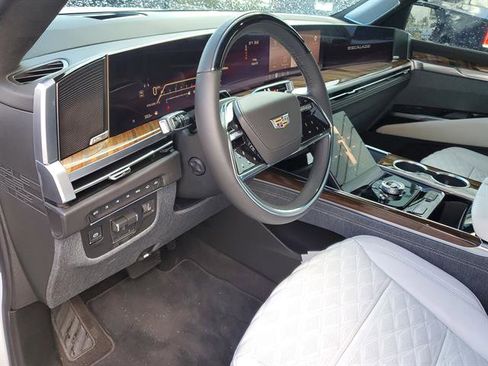 Certified 2026 Cadillac Escalade ESV Platinum Luxury image 41
