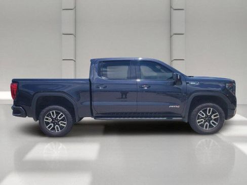 Used 2023 GMC Sierra 1500 AT4 w/ AT4 Preferred Package AWD/4WD image 4