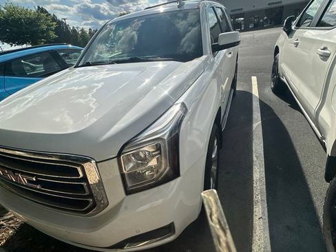 Used 2017 GMC Yukon SLE RWD image 2