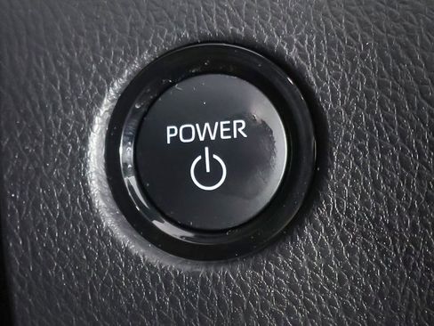 Used 2025 Toyota Camry LE image 33