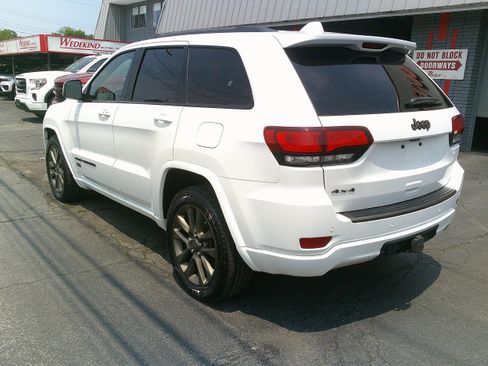 Used 2017 Jeep Grand Cherokee Limited 75th Anniversary AWD/4WD image 11