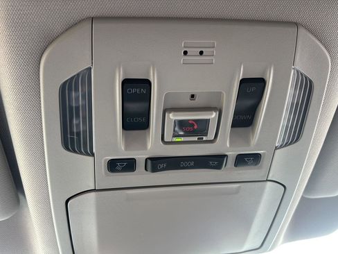 Used 2021 Toyota Highlander XLE image 38