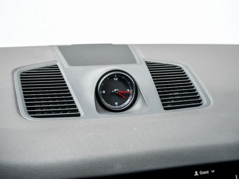 Used 2023 Porsche Cayenne Platinum Edition image 17