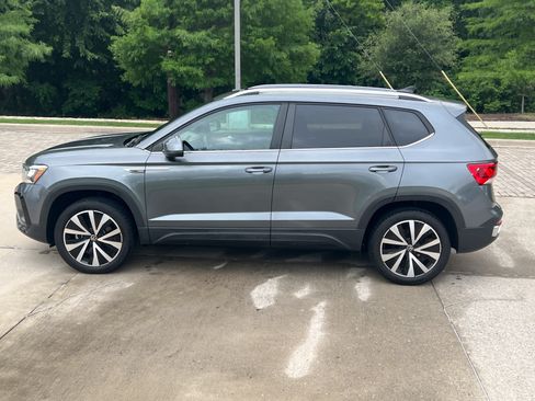 Certified 2023 Volkswagen Taos SE w/ Panoramic Sunroof Package FWD image 7