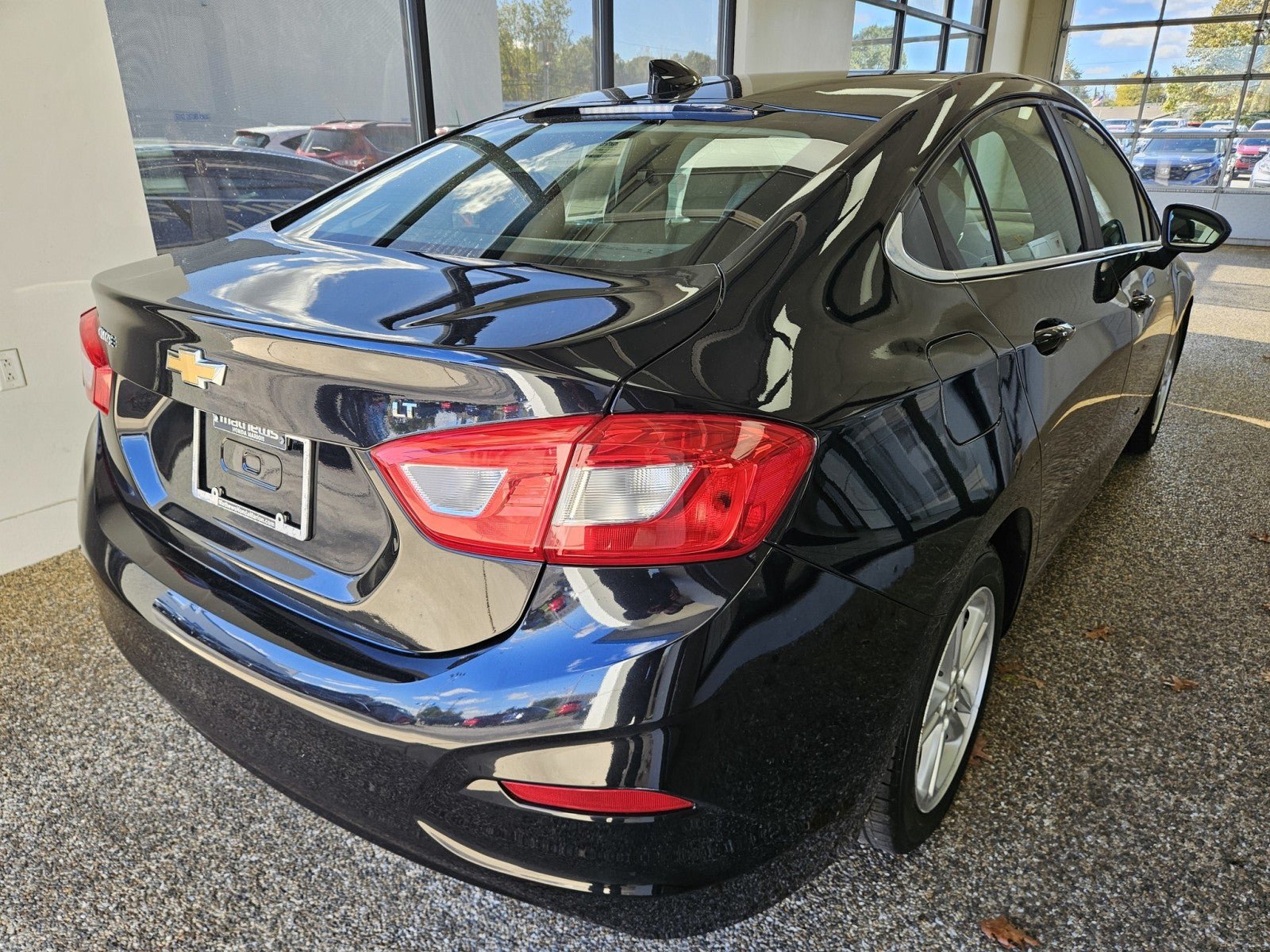 Used 2016 Chevrolet Cruze LT w/ Convenience Package FWD image 2