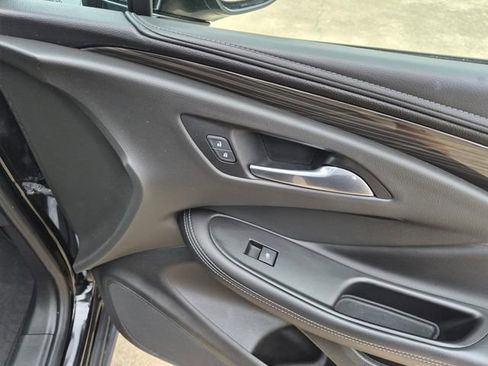 Used 2019 Buick Envision Essence FWD image 18