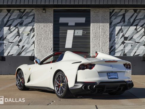 Used 2022 Ferrari 812 GTS RWD image 12