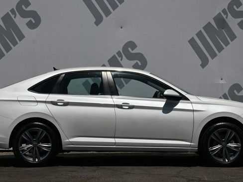 Used 2023 Volkswagen Jetta SE image 4