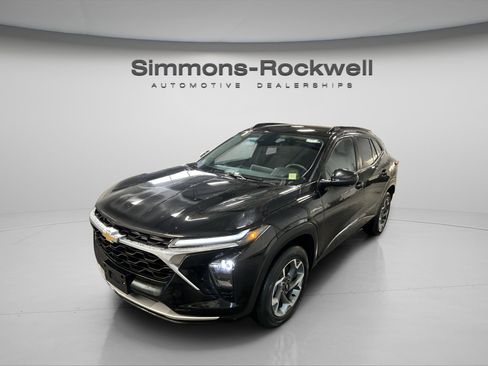 Used 2025 Chevrolet Trax LT w/ LT Convenience Package image 1