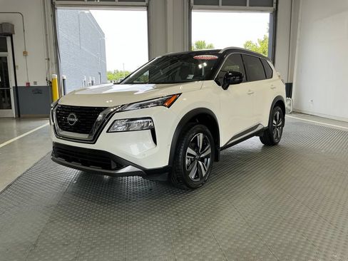 Used 2023 Nissan Rogue SL w/ SL Premium Package AWD/4WD image 2