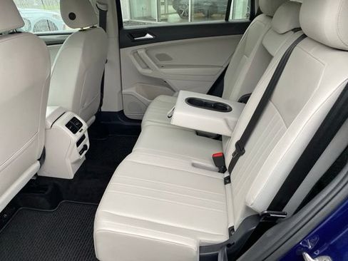Used 2024 Volkswagen Tiguan SE w/ Panoramic Sunroof Package AWD/4WD image 13