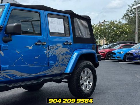 Used 2016 Jeep Wrangler Unlimited Sahara w/ Dual Top Group AWD/4WD image 3