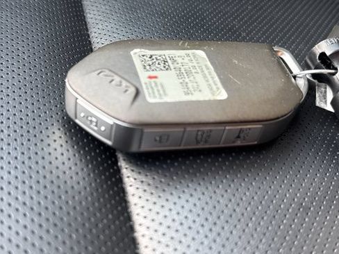 Used 2025 Kia Telluride S FWD image 37