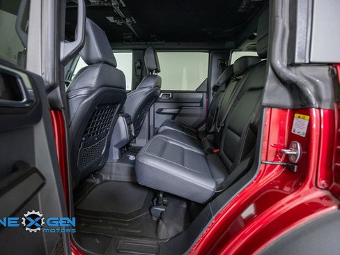 Used 2025 Ford Bronco Badlands AWD/4WD image 32
