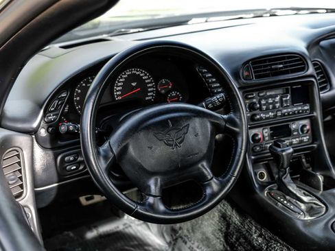 Used 2002 Chevrolet Corvette Convertible w/ Preferred Equipment Group2 image 18