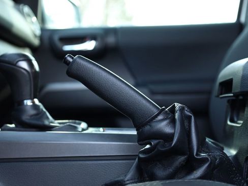 Used 2018 Toyota Tacoma TRD Off-Road image 11