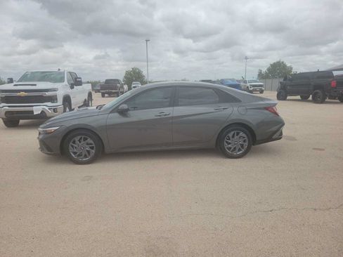 Used 2024 Hyundai Elantra SEL FWD image 5