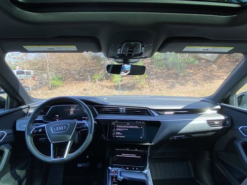 Used 2022 Audi e-tron S Premium Plus image 17