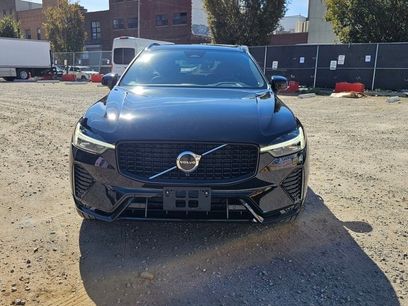Certified 2022 Volvo XC60 B6 R-Design w/ Climate Package