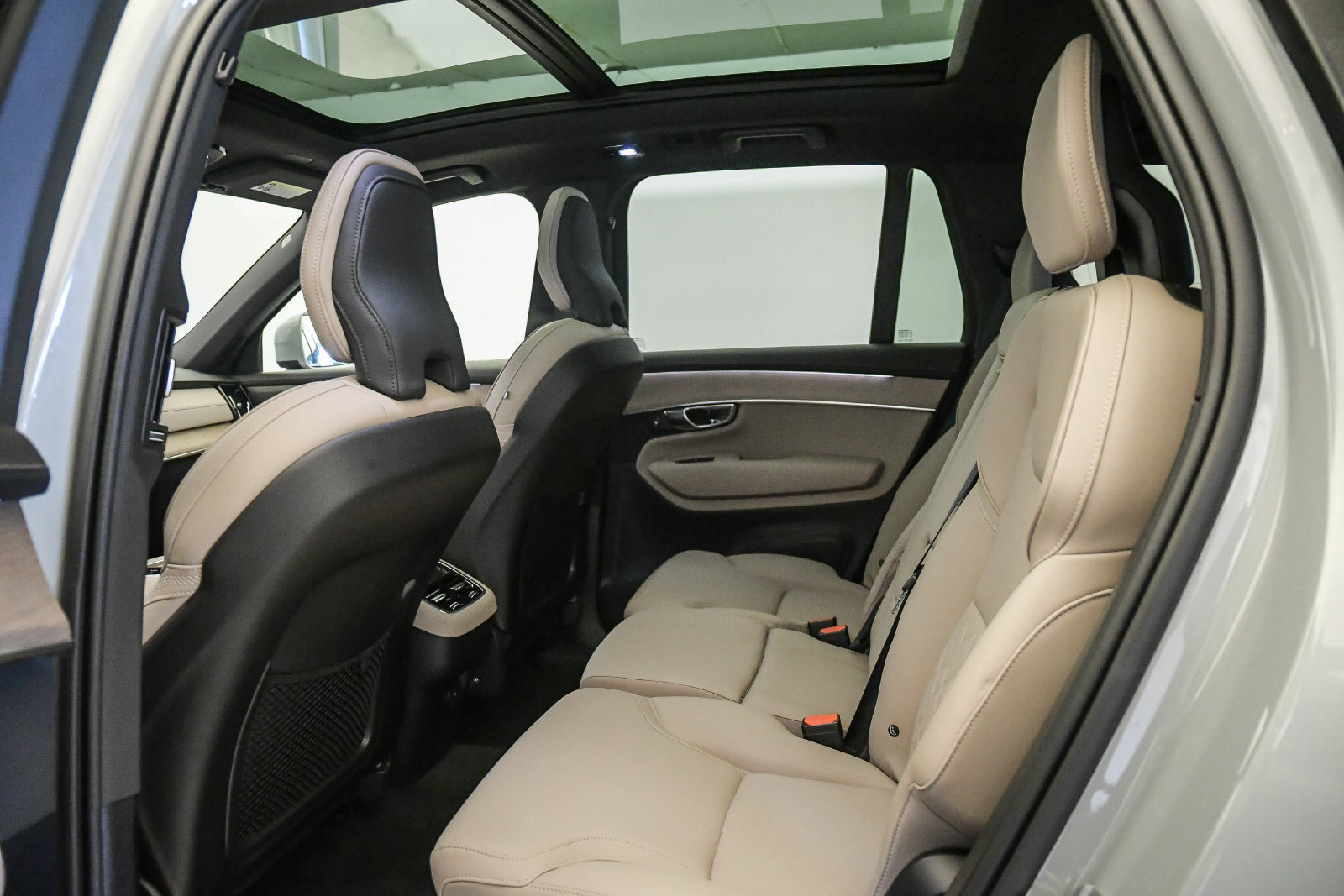 Certified 2026 Volvo XC90 B6 Plus AWD/4WD image 19