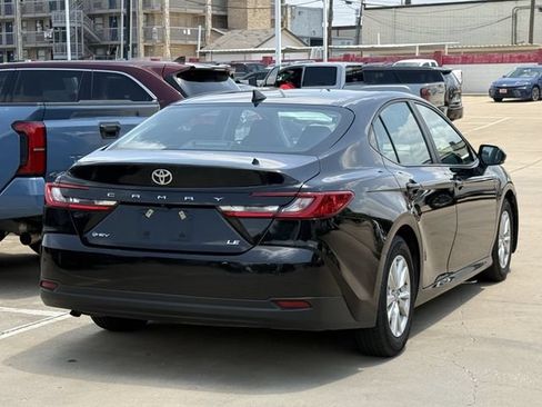 Used 2025 Toyota Camry LE FWD image 4