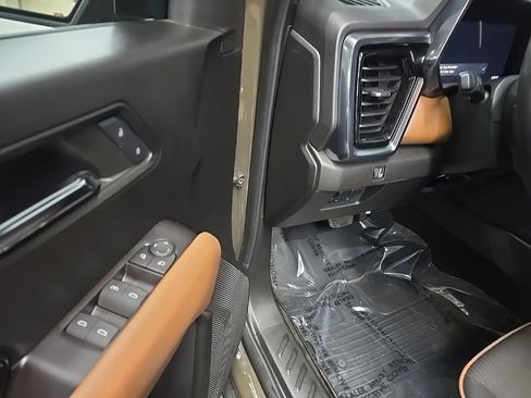 Used 2024 GMC Canyon AT4 image 31