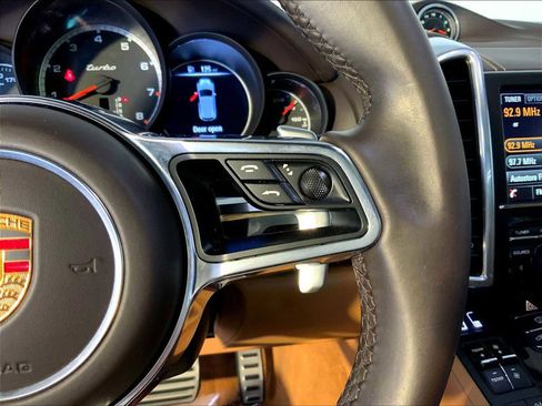 Used 2015 Porsche Cayenne Turbo image 28