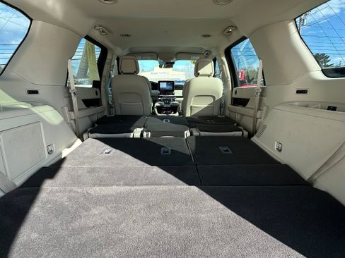 Used 2019 Lincoln Navigator Premiere AWD/4WD image 43