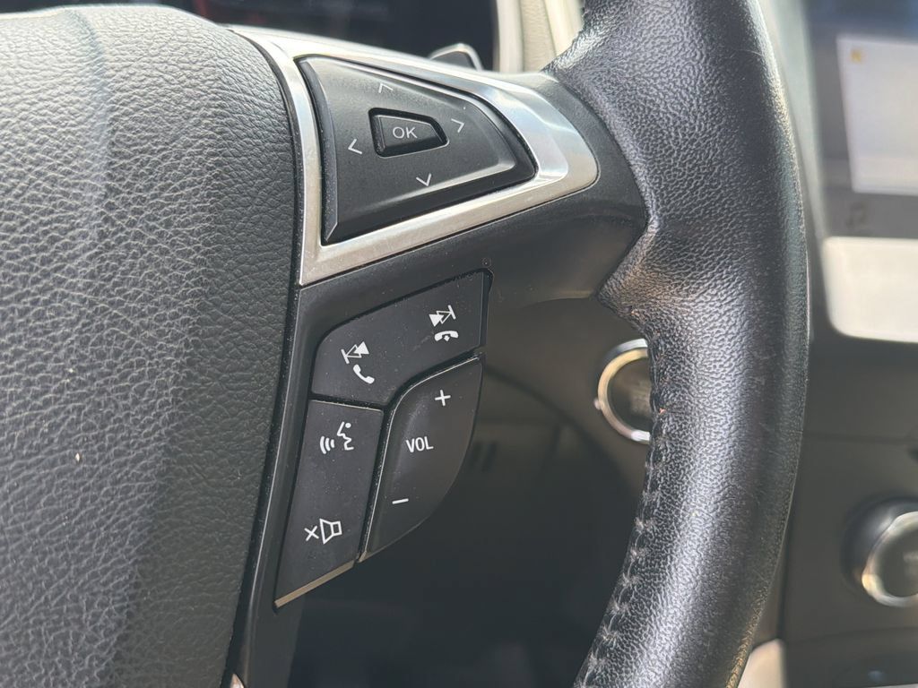 Used 2017 Ford Edge SEL w/ Equipment Group 201A FWD image 18