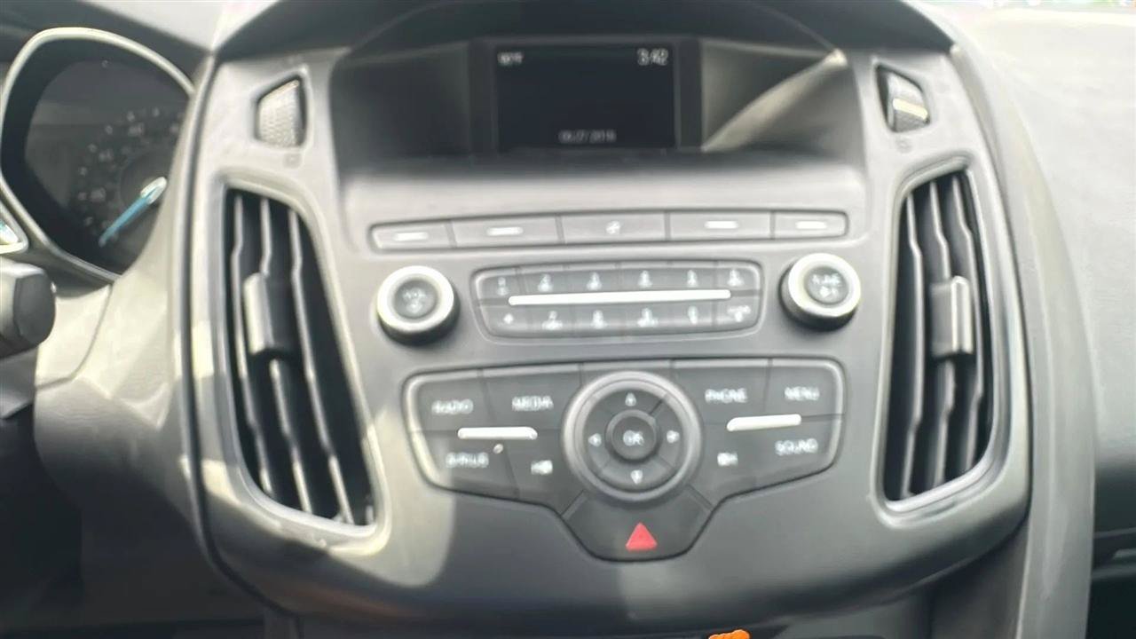 Used 2018 Ford Focus SE w/ SE Appearance Package FWD image 43