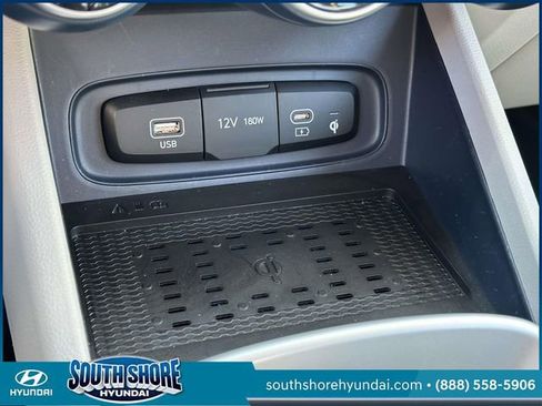 Certified 2024 Hyundai Venue Limited image 31