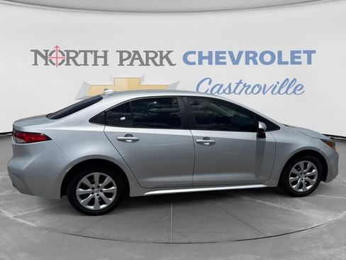 Used 2024 Toyota Corolla LE FWD image 4