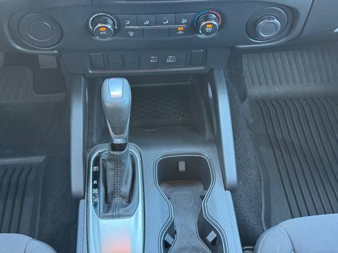 Used 2022 Nissan Frontier S w/ Graphics Package image 12