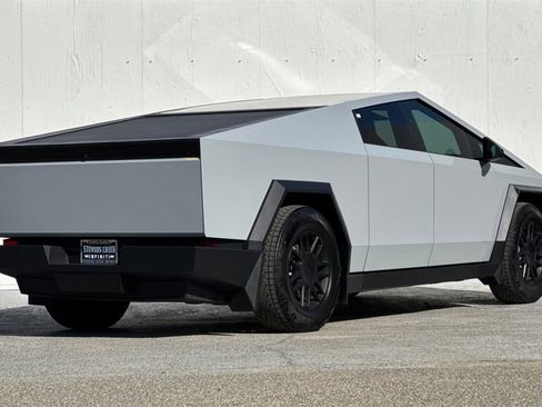 Used 2024 Tesla Cybertruck AWD Crew Cab image 3