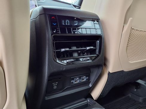 Used 2023 Jeep Grand Cherokee L Limited image 23