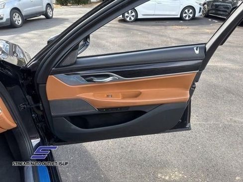 Used 2022 BMW 750i xDrive w/ Executive Package AWD/4WD image 16