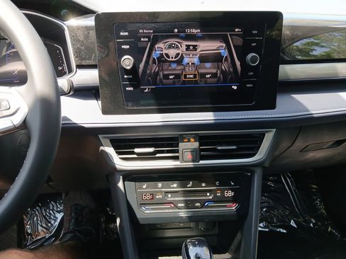New 2025 Volkswagen Taos SEL image 18