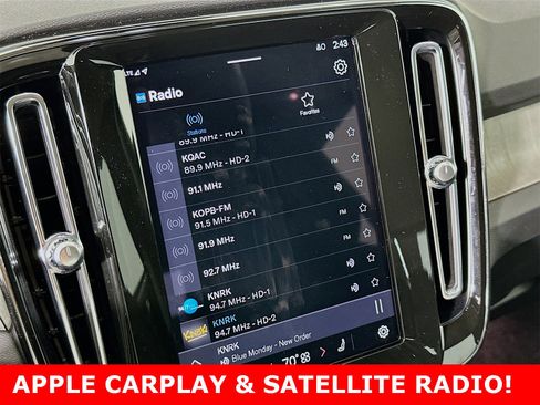 Used 2025 Volvo XC40 B5 Plus image 18