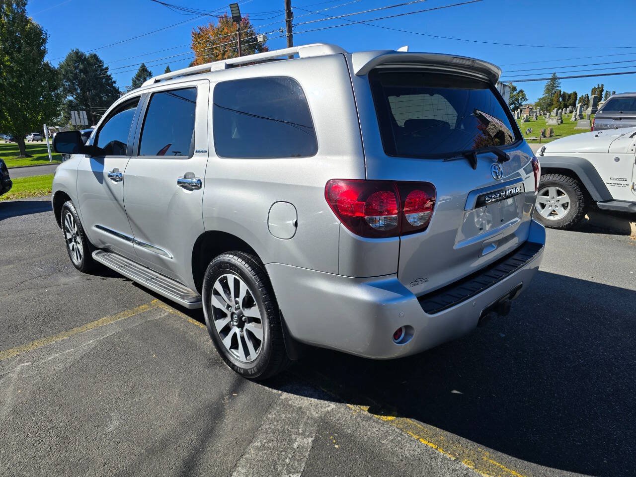 Used 2020 Toyota Sequoia Limited w/ Safety & Convenience Package AWD/4WD image 5