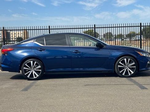 Used 2022 Nissan Altima 2.5 SR FWD image 3