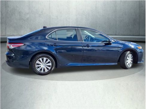 Used 2019 Toyota Camry LE image 12