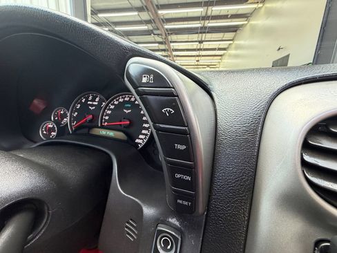 Used 2005 Chevrolet Corvette Coupe w/ Preferred Equipment Group RWD image 25