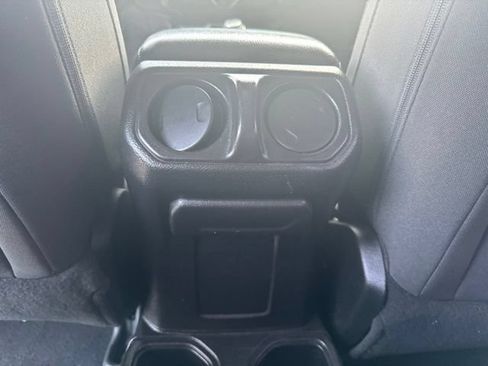Used 2018 Jeep Wrangler Unlimited Sport AWD/4WD image 12