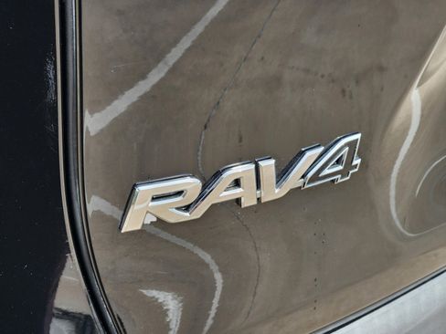 Used 2021 Toyota RAV4 XLE w/ Convenience Package AWD/4WD image 39